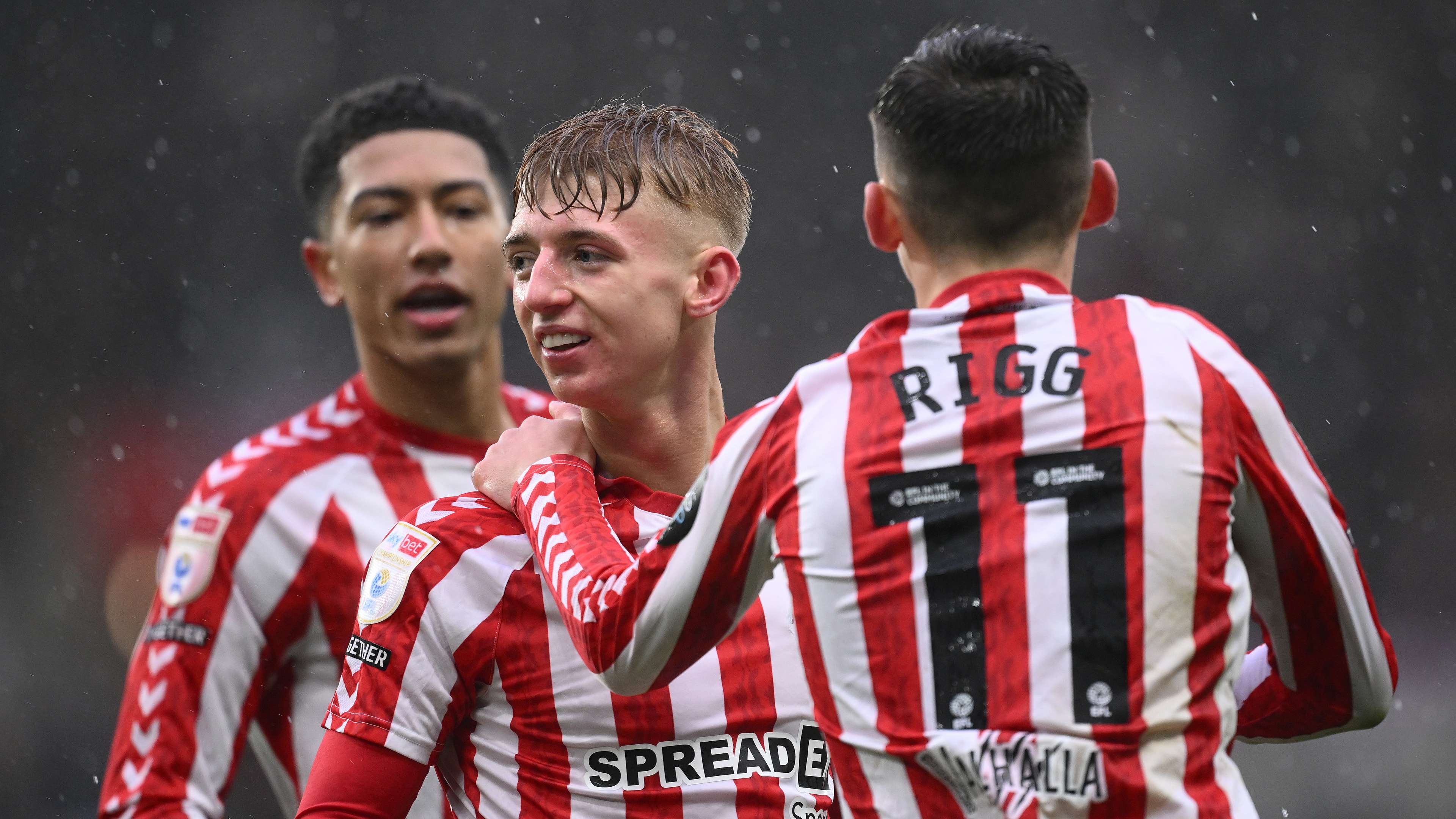 更是连接各 更是连接各